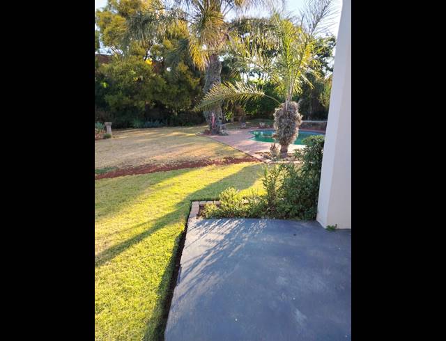 4 BEDROOM FREEHOLD FOR SALE IN HUTTENHEIGHTS